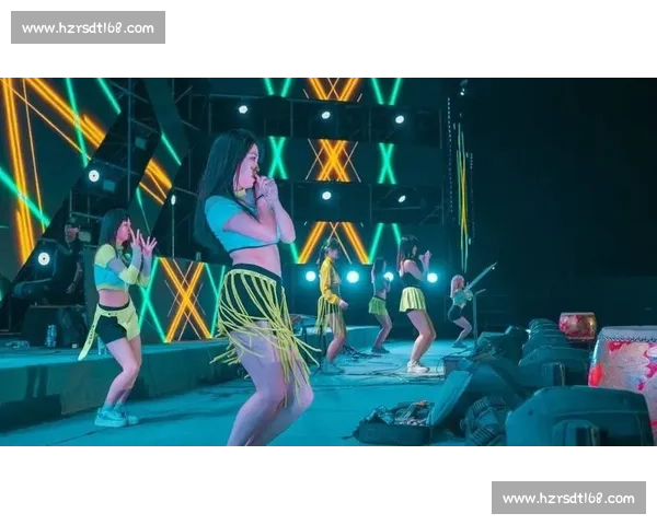 吊桥当舞台!于适高空弹唱蹦迪燃炸峡谷 吊桥当舞台!于适高空弹唱蹦迪燃炸峡谷